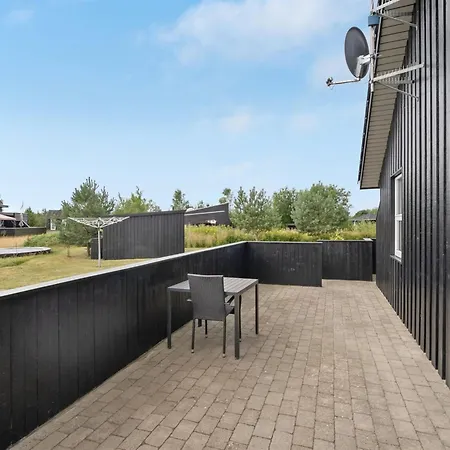 Thure - 1km From The Sea By Interhome *